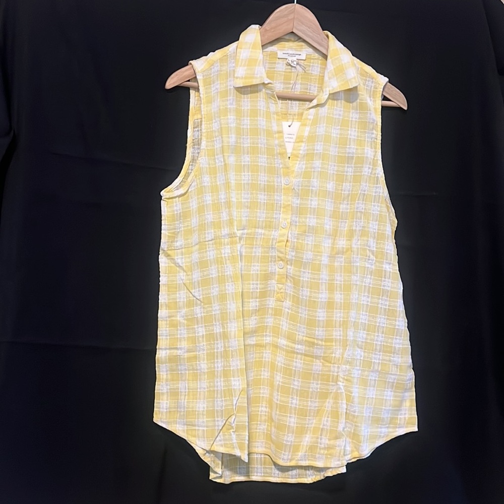 Beach Lunch Lounge sleeveless button down